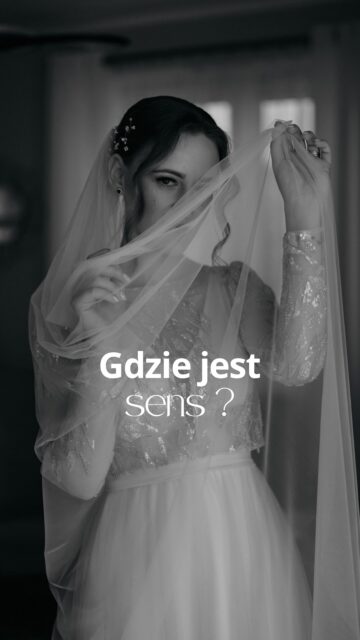Bez sensu to nie ma sensu…  📸 Każdy kto chce zatrudnić fotografa, powinien odpowiedzieć sobie na jedno ważne pytanie:  Jakie zdjęcia chcę oglądać w swoim albumie?  📸 Każdy fotograf powinien odpowiedzieć sobie na jedno ważne pytanie:  Po co robię zdjęcia?  To musi pasować 🧩🧩.